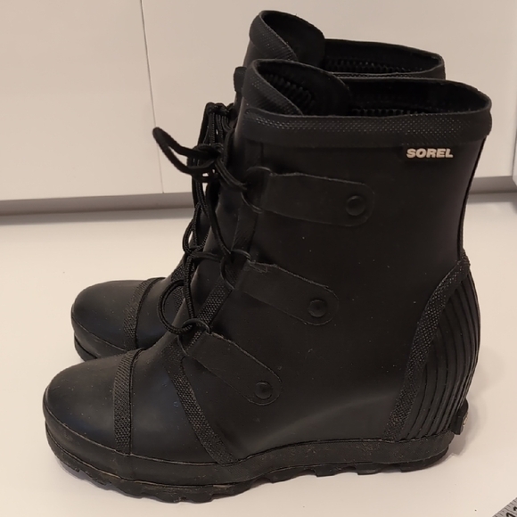 Sorel Women's Black Joan Wedge Lace Up Boots - Picture 1 of 9